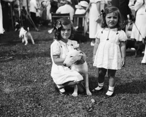 jackie bouvier kennedy onassis and sister as children.jpg